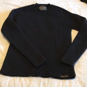 DONATING **Abercrombie & Fitch sweater